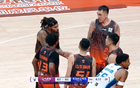 強勢晉級！CBA杯最后1個8強，山東力克青島，裁判惹眾怒：2人受傷